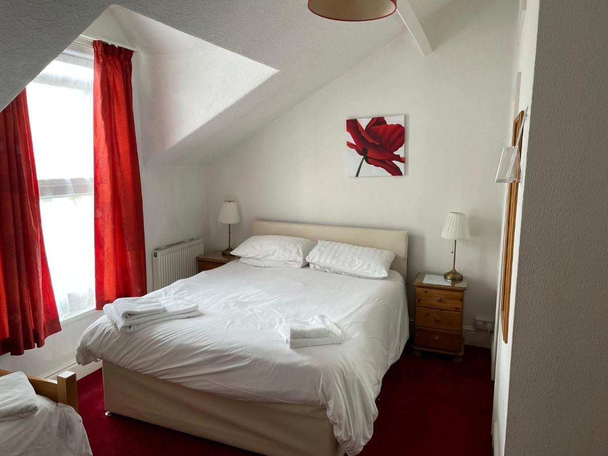 Robyn'S Guest House Scarborough Esterno foto