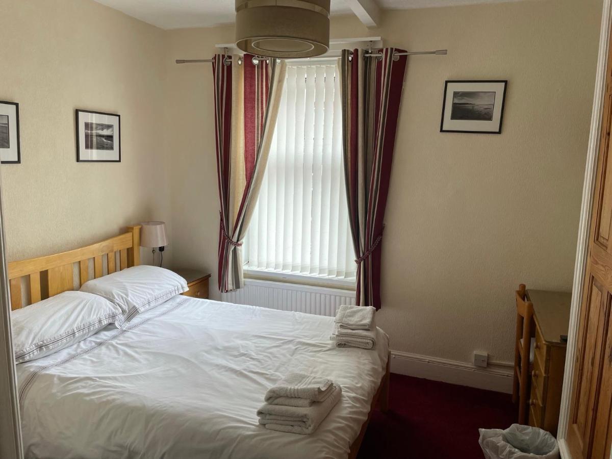 Robyn'S Guest House Scarborough Esterno foto