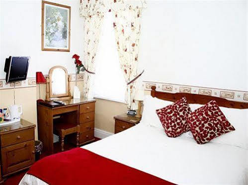 Robyn'S Guest House Scarborough Esterno foto